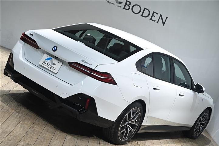 2025 BMW 5 SERIES — миниатюра 21
