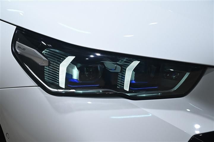 2025 BMW 5 SERIES — миниатюра 22