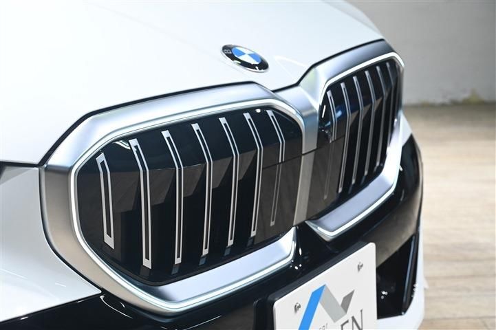 2025 BMW 5 SERIES — миниатюра 23