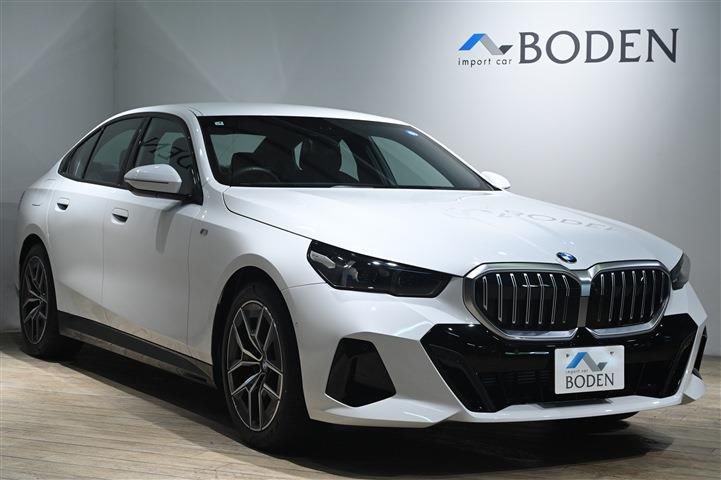 2025 BMW 5 SERIES — фото 1