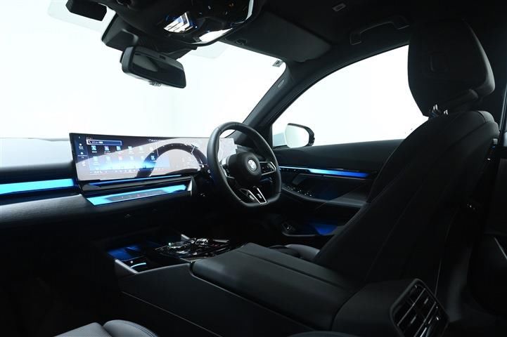 2025 BMW 5 SERIES — миниатюра 12