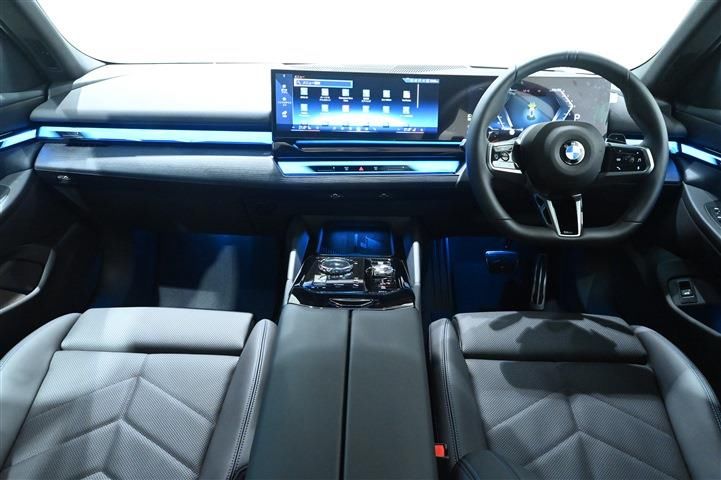 2025 BMW 5 SERIES — миниатюра 11
