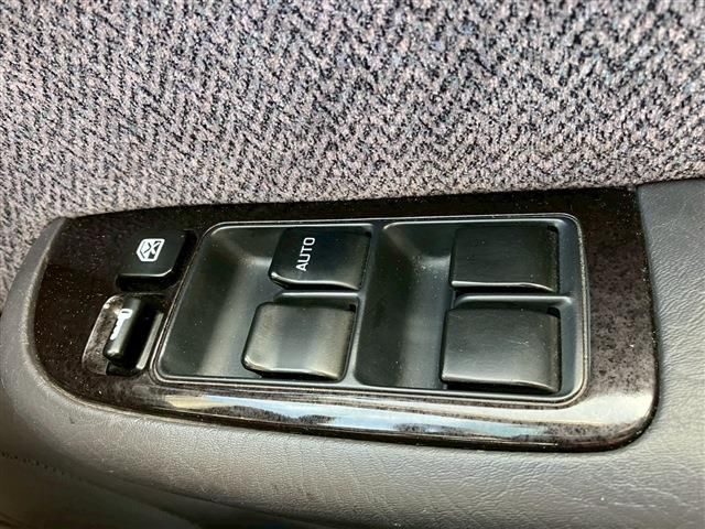 صورة مصغرة 30 لـ 1995 Nissan GLORIA