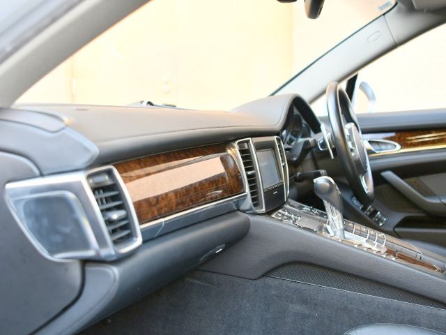 2014 Porsche PANAMERA — миниатюра 18