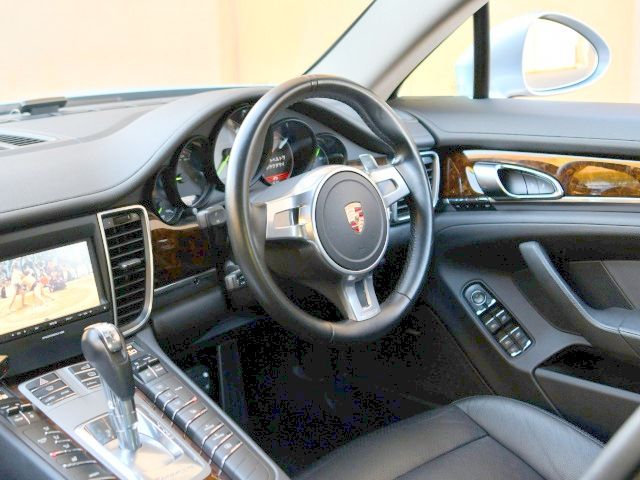 2014 Porsche PANAMERA — миниатюра 21