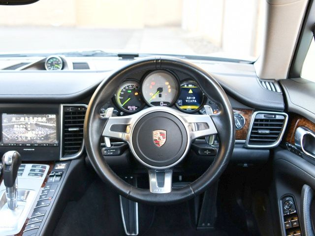 2014 Porsche PANAMERA — миниатюра 15