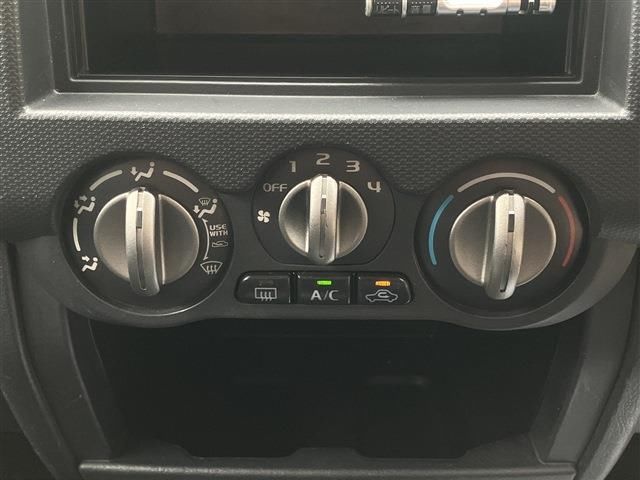 2009 Nissan KICKS thumbnail 18