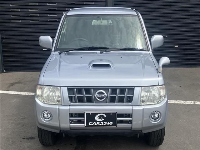 2009 Nissan KICKS photo 2