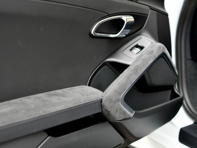 2017 Porsche CARRERA GT — миниатюра 16