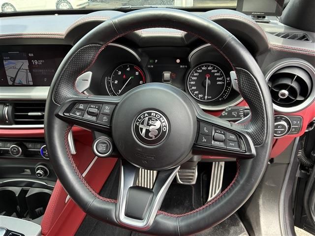 2021 ALFA Romeo STELVIO 缩略图 16