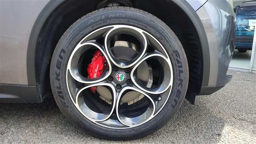 2021 ALFA Romeo STELVIO 照片 10
