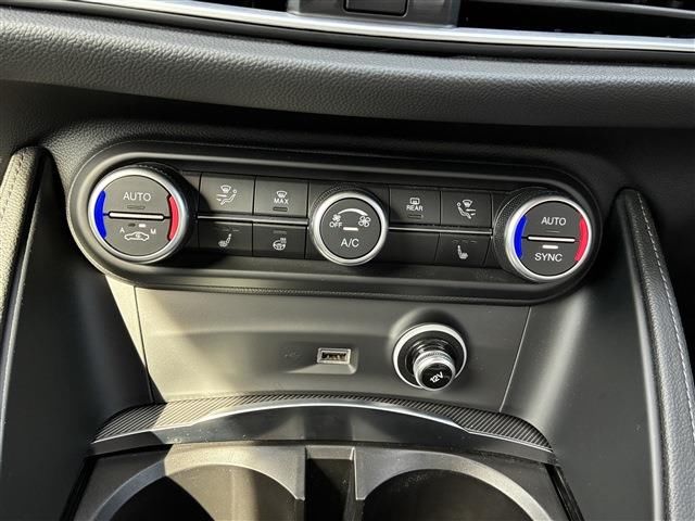 2022 ALFA Romeo STELVIO 缩略图 20