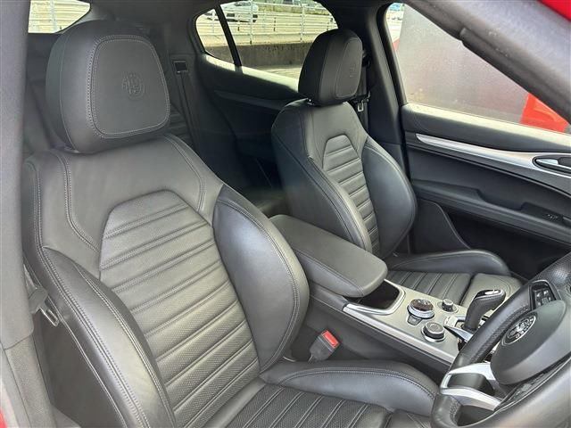 2022 ALFA Romeo STELVIO 缩略图 12