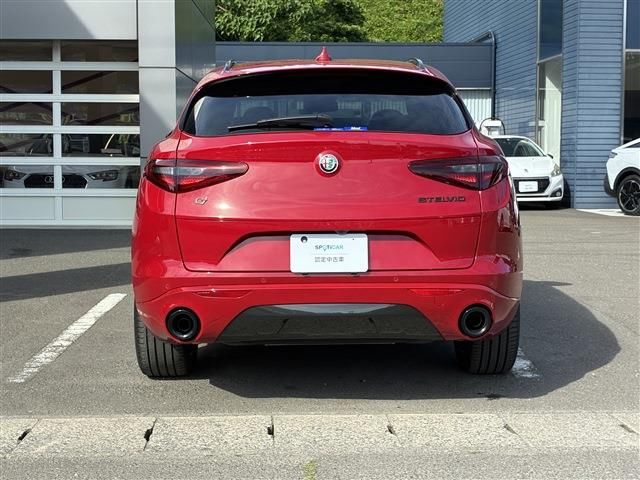 2022 ALFA Romeo STELVIO 照片 6
