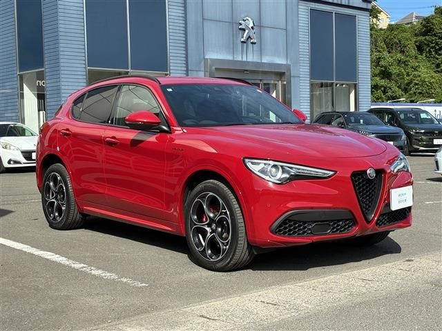 2022 ALFA Romeo STELVIO 照片 3