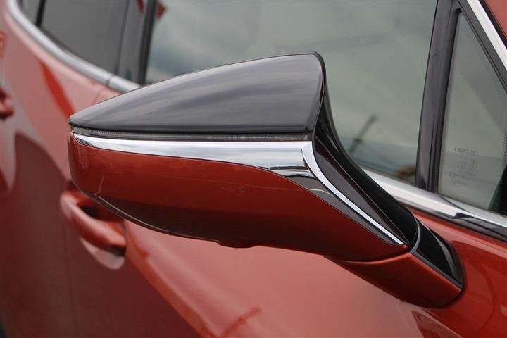 صورة مصغرة 16 لـ 2018 Lexus UX