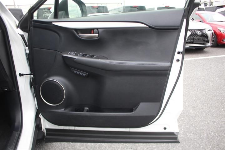 صورة 16 لـ 2015 Lexus NX