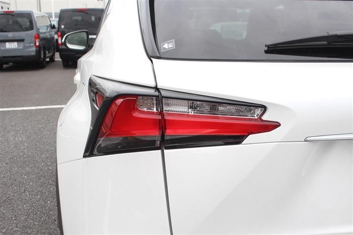 صورة 14 لـ 2015 Lexus NX