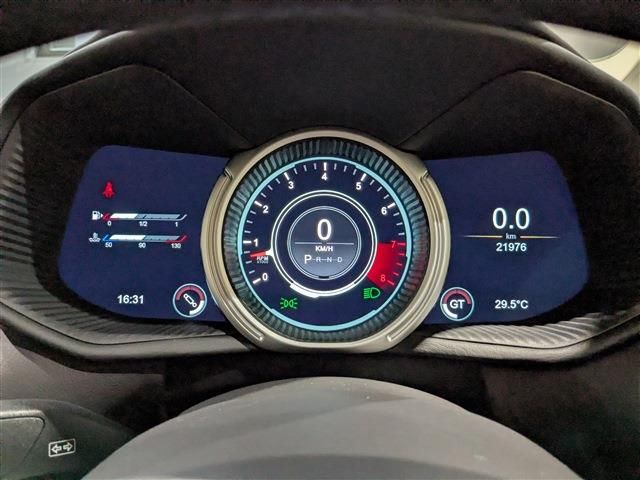 صورة 7 لـ 2017 Aston Martin DB11