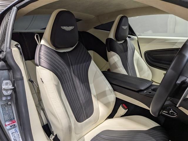 صورة 6 لـ 2017 Aston Martin DB11