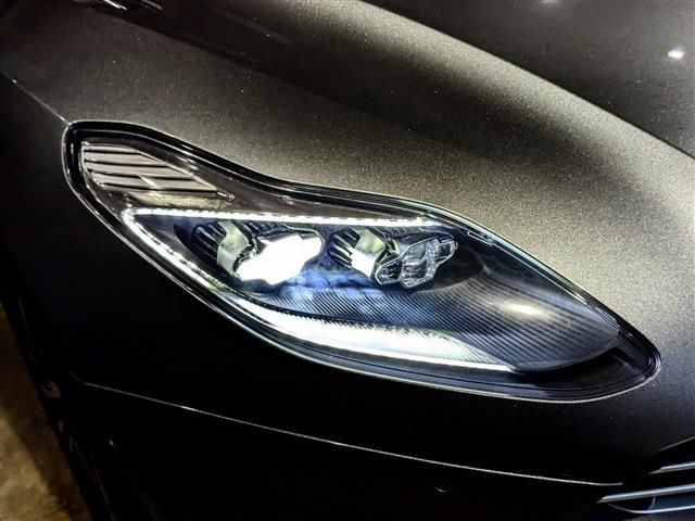 صورة 4 لـ 2017 Aston Martin DB11