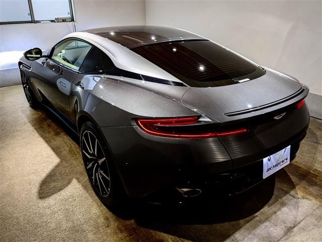 صورة 2 لـ 2017 Aston Martin DB11
