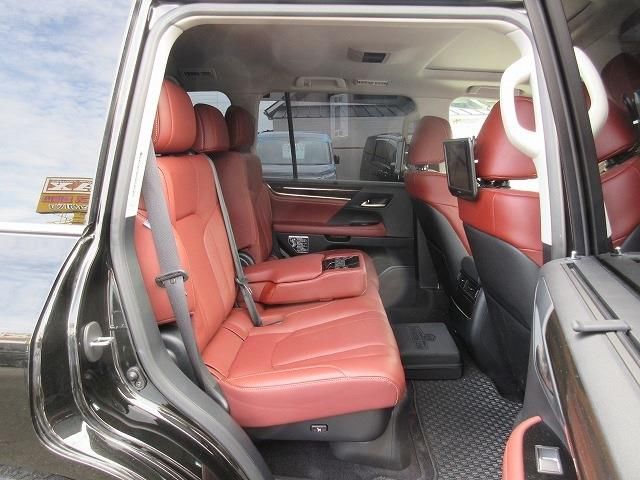 صورة 8 لـ 2016 Lexus LX