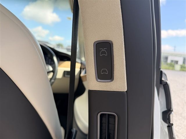 2019 Tesla MODEL X — миниатюра 28