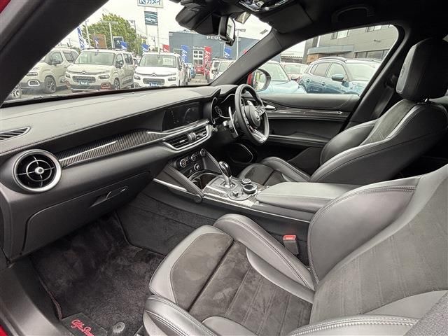 2019 ALFA Romeo STELVIO — миниатюра 13