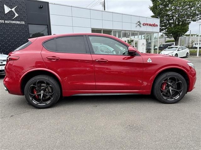 2019 ALFA Romeo STELVIO 照片 4
