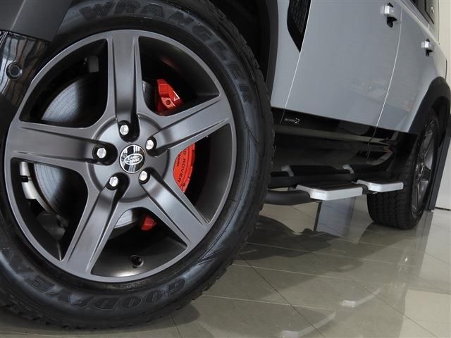 صورة 8 لـ 2023 LAND Rover DEFENDER