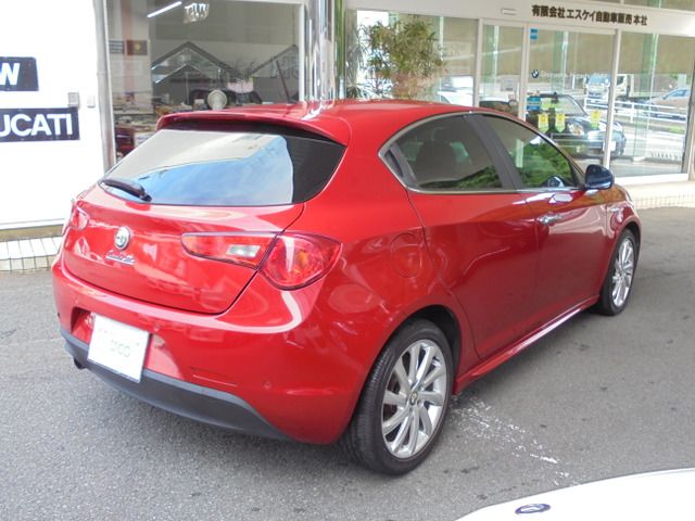 2012 ALFA Romeo GIULIETTA photo 2
