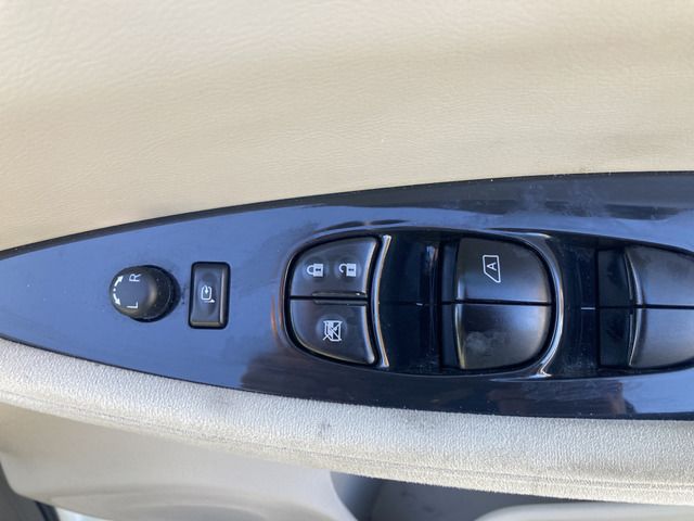 2011 Nissan LEAF — миниатюра 14
