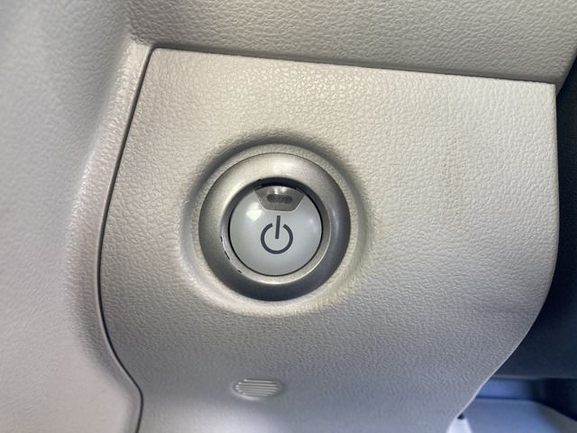 2011 Nissan LEAF — миниатюра 17