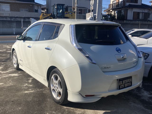 2011 Nissan LEAF — миниатюра 5