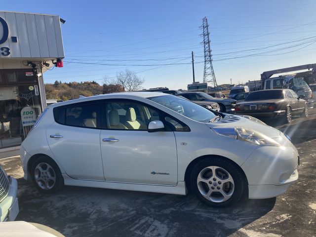 2011 Nissan LEAF — миниатюра 8