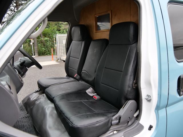 2001 Nissan CARAVAN — фото 6