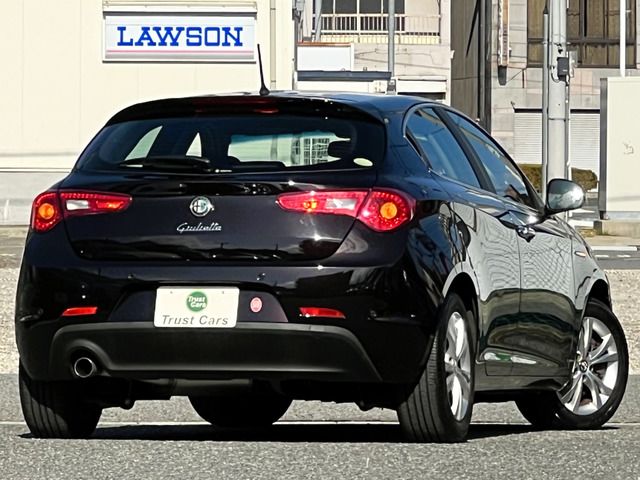 2013 ALFA Romeo GIULIETTA 缩略图 2