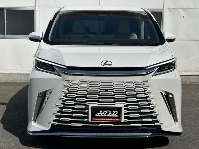 2024 Lexus LM photo 4