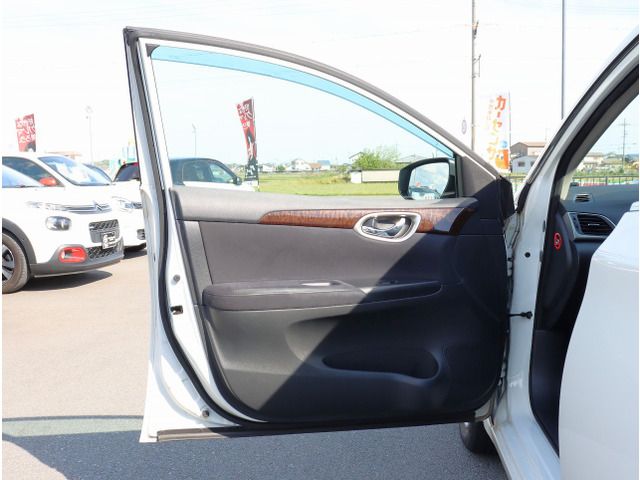 2013 Nissan SYLPHY — миниатюра 31
