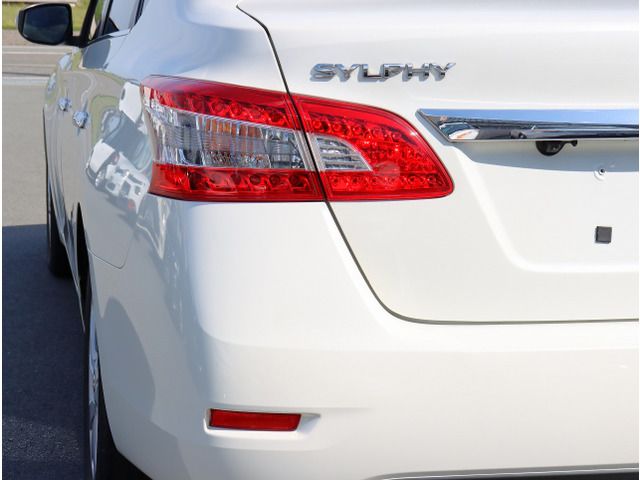 2013 Nissan SYLPHY — миниатюра 15