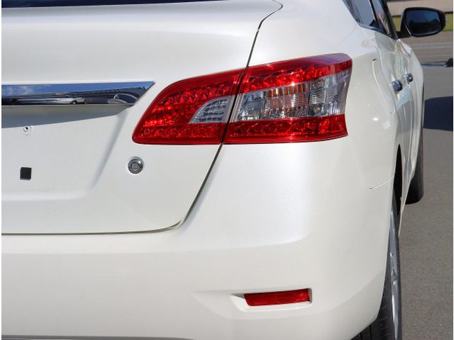 2013 Nissan SYLPHY — миниатюра 16