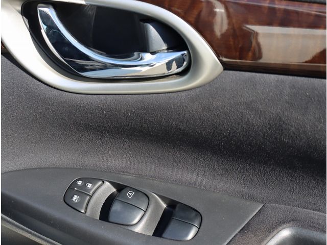 2013 Nissan SYLPHY — миниатюра 18