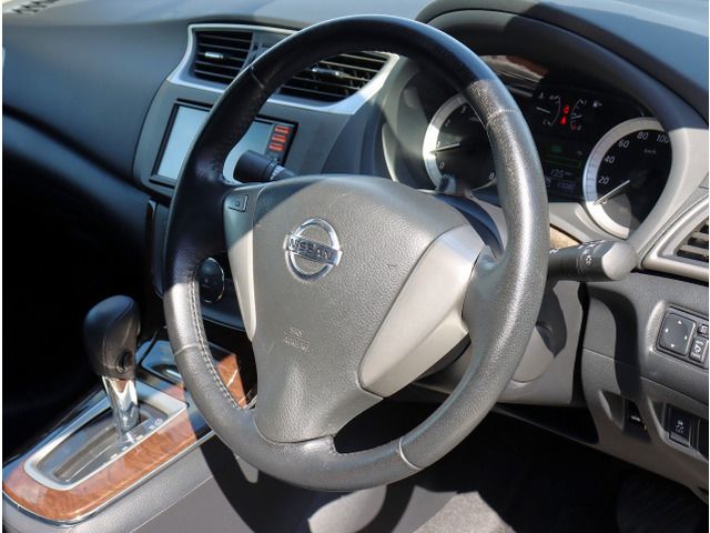 2013 Nissan SYLPHY — миниатюра 20