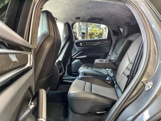 صورة مصغرة 16 لـ 2020 Porsche CAYENNE COUPE