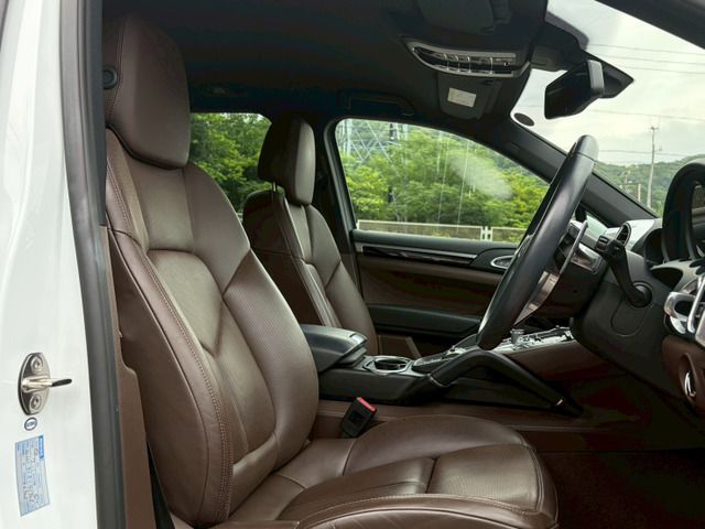 2015 Porsche CAYENNE — миниатюра 32