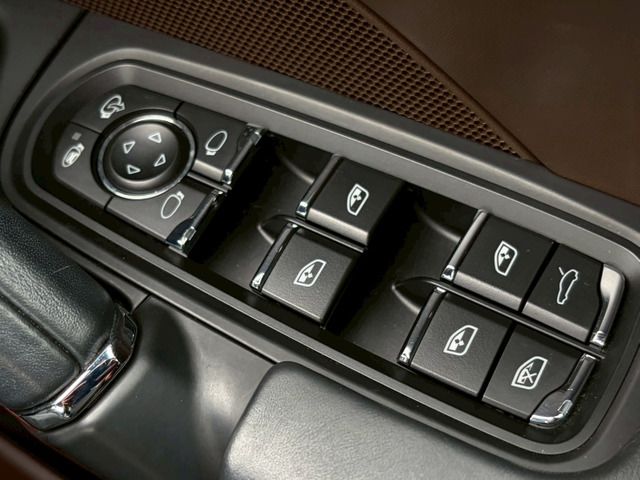 2015 Porsche CAYENNE — миниатюра 38