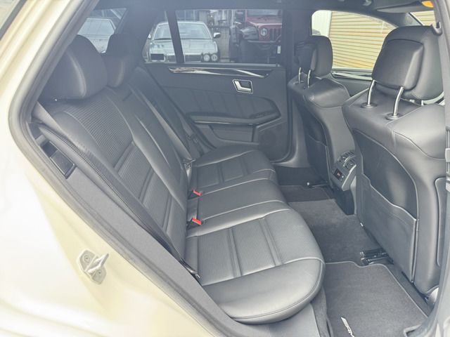 صورة مصغرة 46 لـ 2015 Mercedes-BENZ E-CLASS AMG