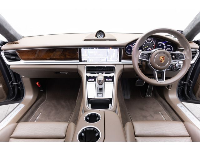 2018 Porsche PANAMERA 缩略图 2
