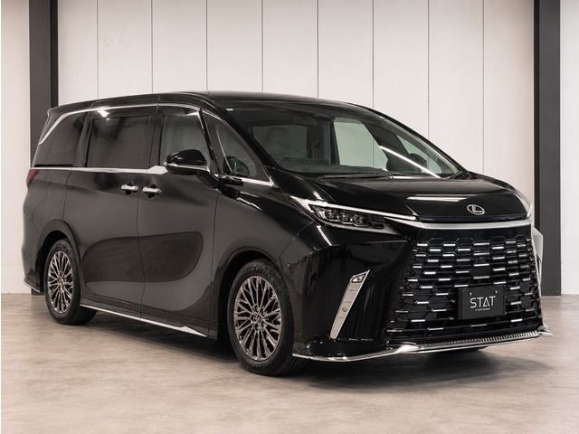 2025 Lexus LM photo 3